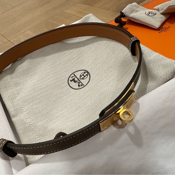 Hermes Kelly 18 Belt Etoupe Epsom leather with gold hardware - Picture 8 of 14